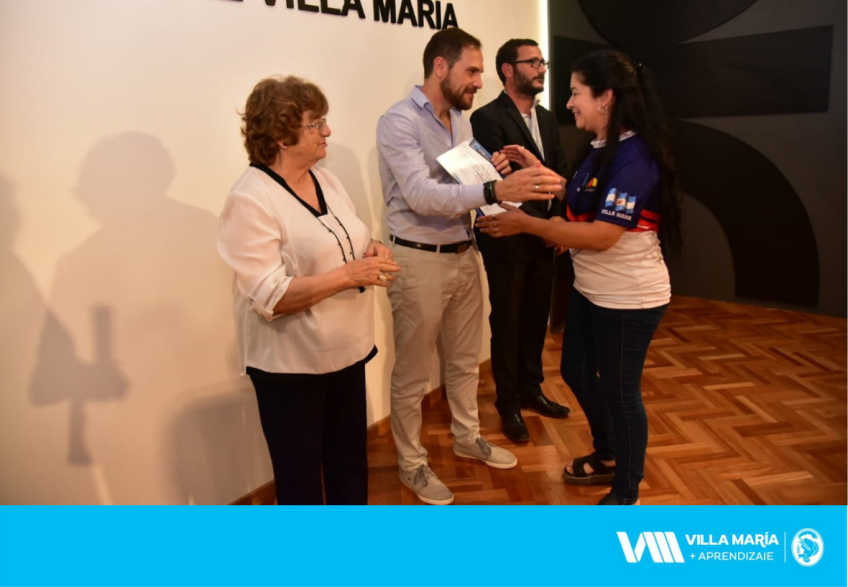 Villa María: Con la entrega de certificados, 16 jóvenes y adultos lograron su objetivo de terminar los estudios secundarios