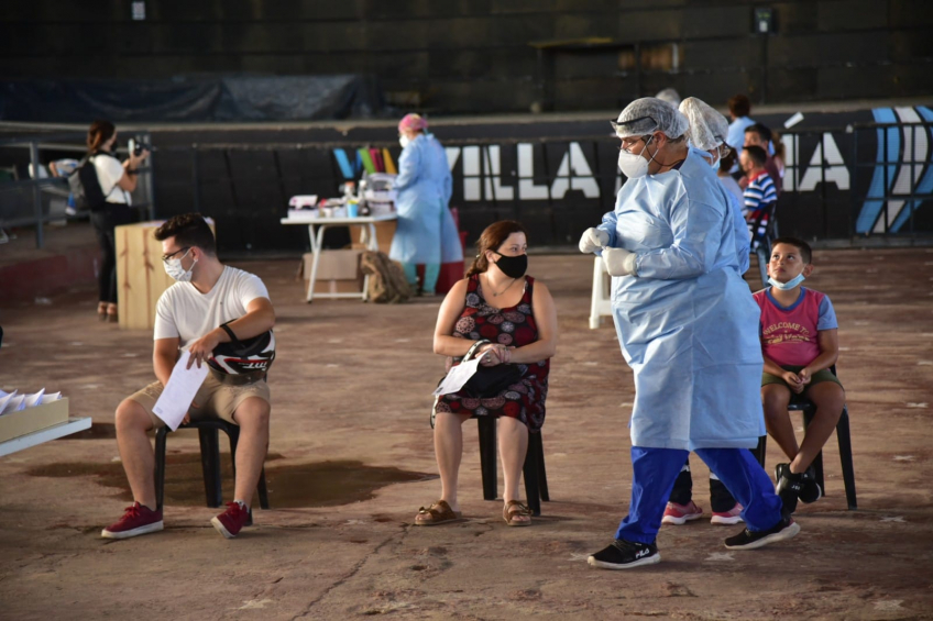 Villa María: Tras la adhesión de voluntarios, el centro de testeos de barrio Almirante Brown se traslada al Anfiteatro