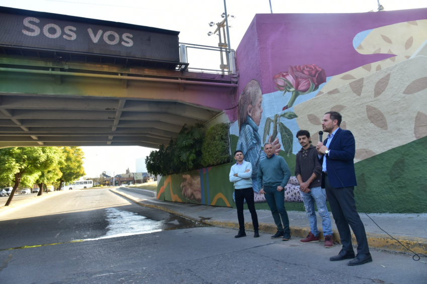 Villa María: El puente Alberdi ya luce el mural realizado por el artista Franco Cervato