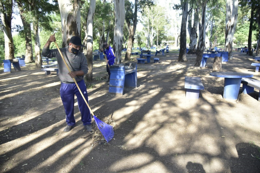 Villa María: Alrededor de 14 kilómetros de costanera reciben mantenimiento y limpieza diarios
