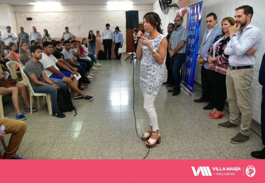 Villa María: Los 219 jóvenes y adultos que integran la nueva edición de los programas Primer Paso y PILA recibieron hoy sus tarjetas de cobro