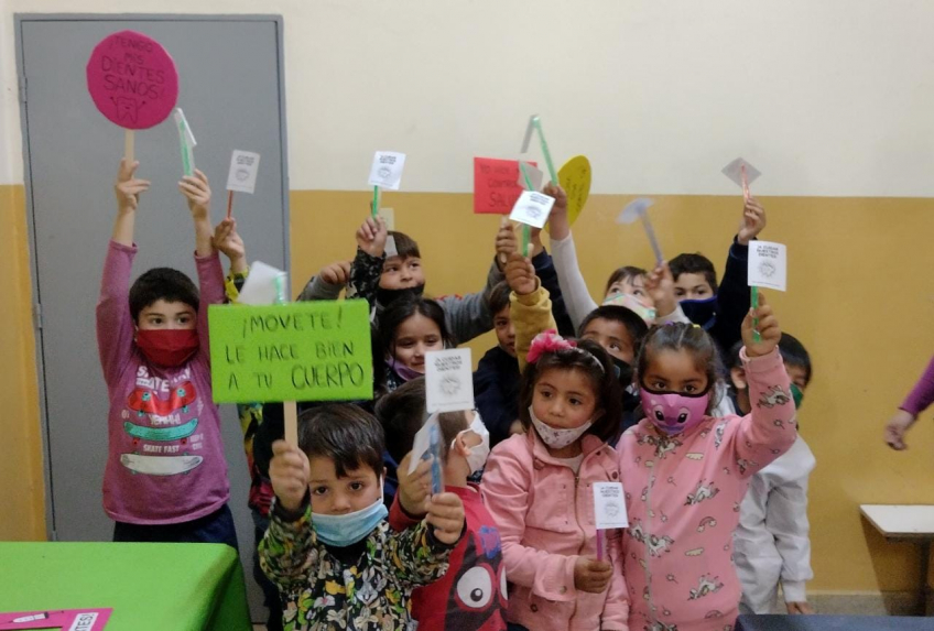 Villa María: Equipos de Salud y de Educación llevaron adelante una jornada de trabajo en la escuela Domingo Faustino Sarmiento