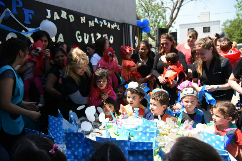 Villa María: Los niños y niñas del jardín maternal Roxana Güizzo celebraron el tercer aniversario representando un cuento alusivo al cumpleaños