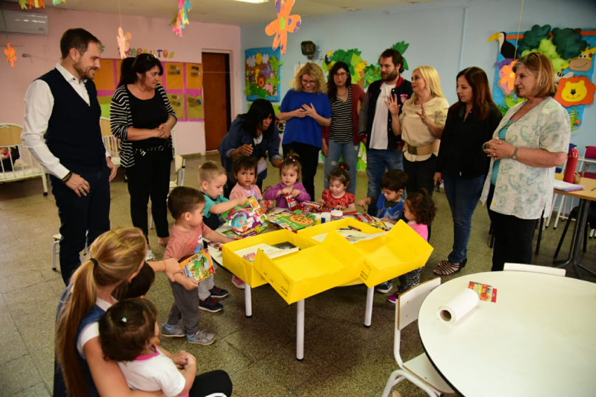 Villa María: En cuatro jardines maternales, las niñas y niños tienen nuevo material didáctico para hacer las actividades de lectura y arte