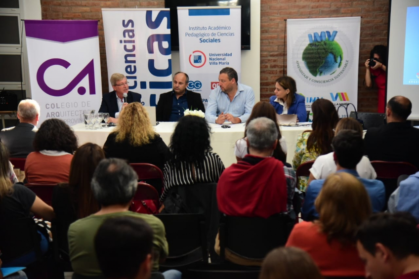 Villa María: Profesionales, equipos técnicos municipales y estudiantes debaten en el 1º Foro de Vivienda Social y Hábitat Sustentable