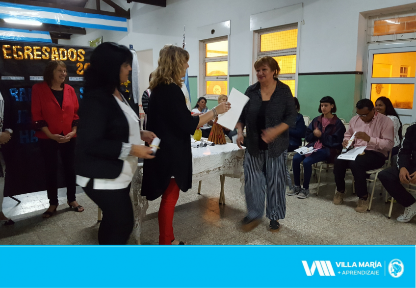 Villa María: Ocho jóvenes y adultos recibieron sus títulos de educación primaria a través del sistema municipal de tutorías
