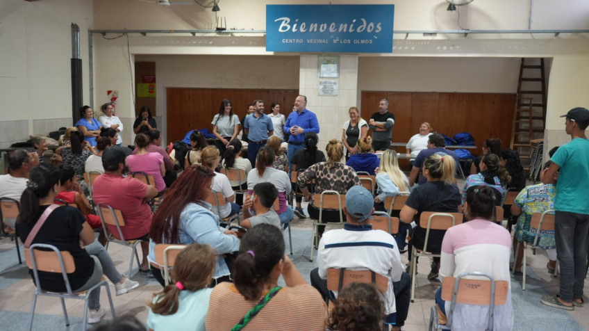 Villa María: El intendente Accastello encabezó la entrega de kits escolares