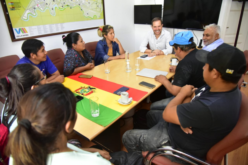 Villa María: Gill se reunió con representantes de la comunidad boliviana para dialogar sobre proyectos en materia deportiva y educativa