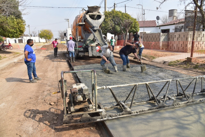 Villa María: El municipio inició la pavimentación de calle Catamarca, en barrio San Nicolás