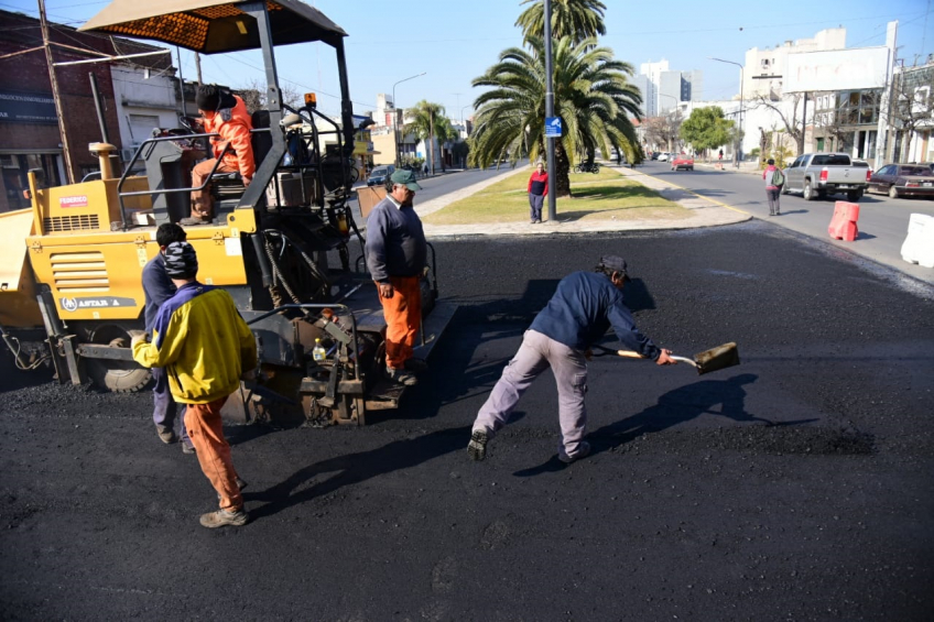 Villa María: Con el asfaltado de las bocacalles, la repavimentación de bulevar España – Alvear llega a su etapa final
