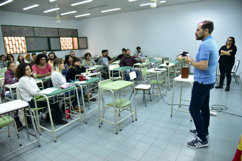 Villa María: Comenzó la capacitación para tutores docentes y estudiantiles del programa de Educación de Jóvenes y Adultos