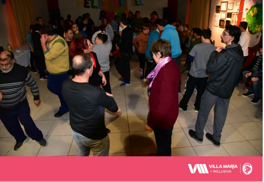 Villa María: La fiesta por el Día del Amigo tuvo música, baile y juegos, celebrando el encuentro en una fecha especial