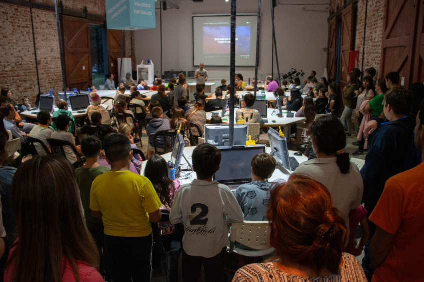 Villa María: Más de 80 niños y niñas se sumaron al Club de Ciencias de Tecnoteca, para aprender robótica, programación y electrónica