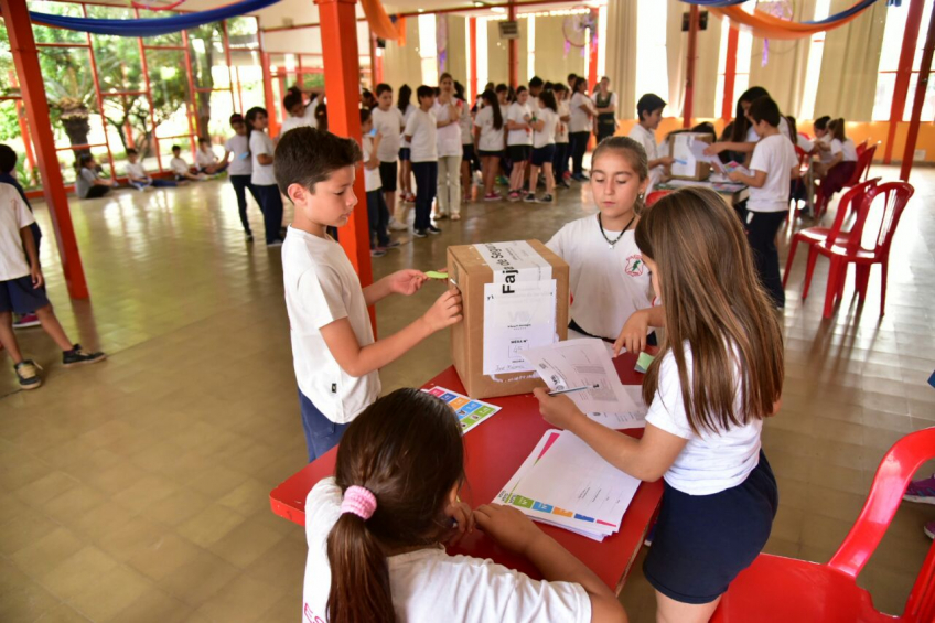 Villa María: Los chicos ya votan en las escuelas para elegir Intendente y Vice Intendente de los Niños