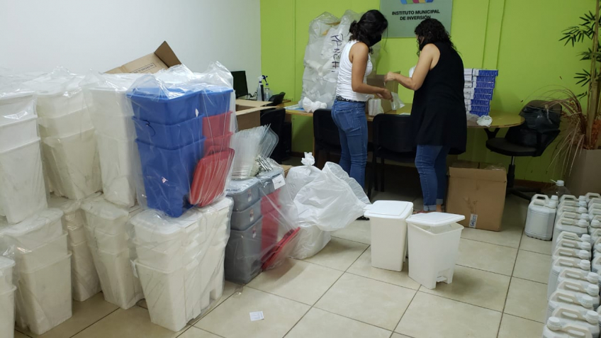 Villa María: El municipio continúa con la entrega de kits sanitarios a escuelas públicas de la ciudad