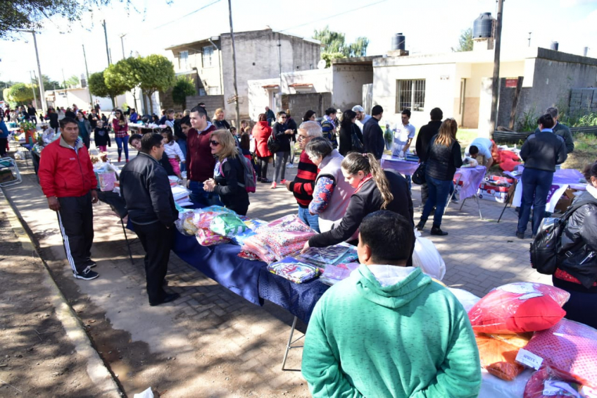 Villa María: En barrio Belgrano, la sexta edición de la Feria Interbarrial convocó a los vecinos con puestos de venta, patio de comidas y música en vivo