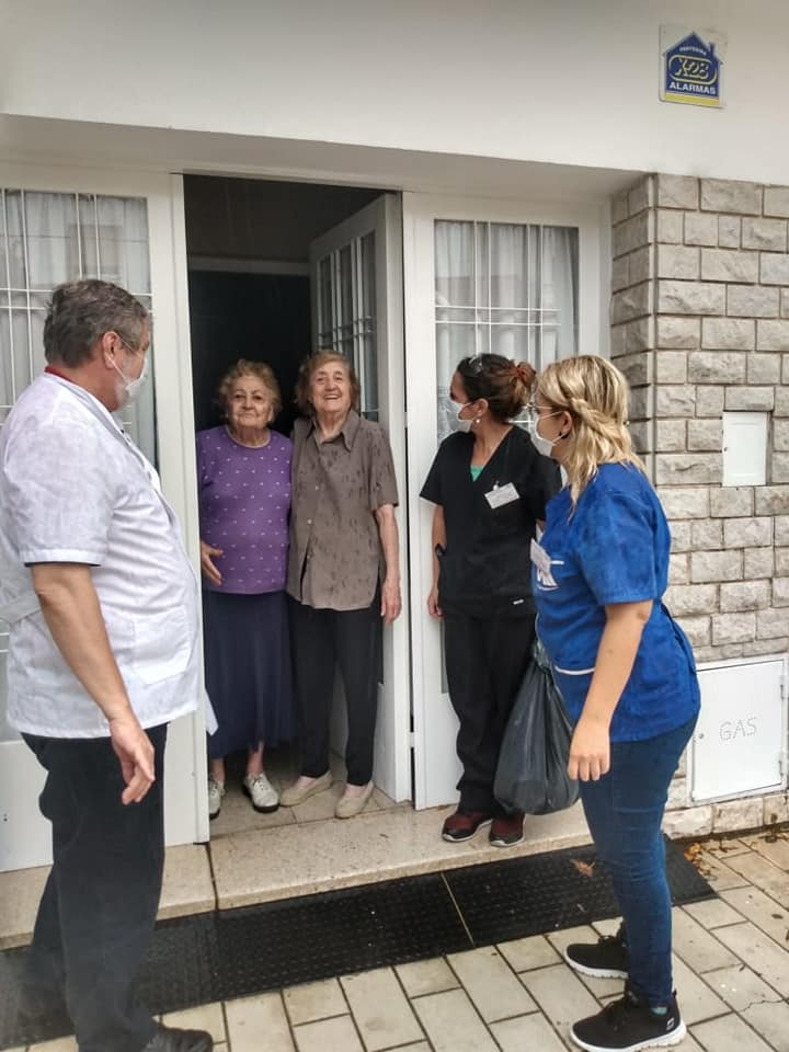 Villa María: Pese a la lluvia, más de 450 adultos mayores recibieron vacunación antigripal en sus hogares
