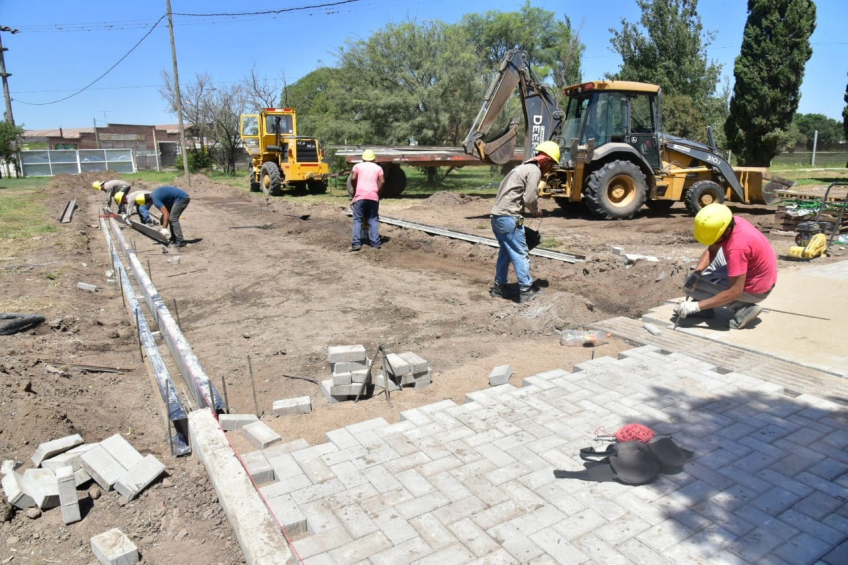 Villa María: En el Parque Pereira y Domínguez, se ejecutan las plateas para la construcción del módulo de sanitarios