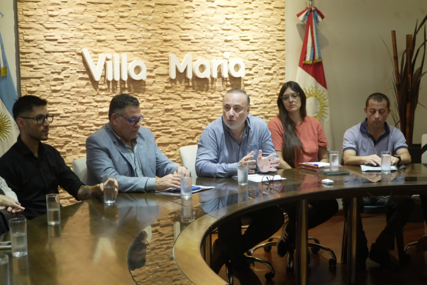 Villa María: Lucha contra el dengue: El intendente Accastello planificó acciones junto a directivos escolares