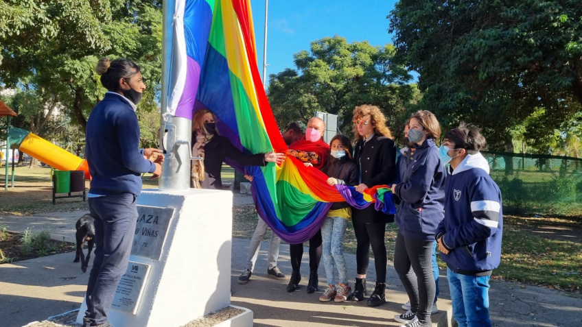 Villa María: El municipio acompañó el izamiento de la bandera LGTBI+, por el Día Internacional contra la discriminación por diversidad sexual