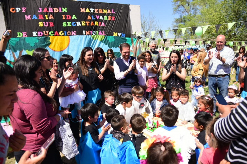 Villa María: Las niñas y niños del jardín maternal de barrio La Calera celebraron con los cuentos de las abuelas el 8° aniversario de la institución