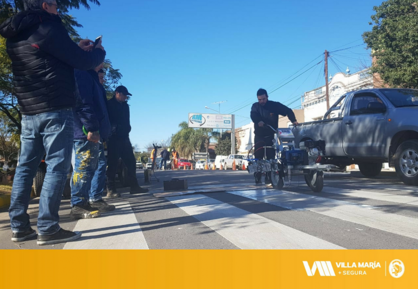 Villa María: Se incorporó una nueva máquina con sistema en frío para la pintura de cordones y demarcación de sendas peatonales