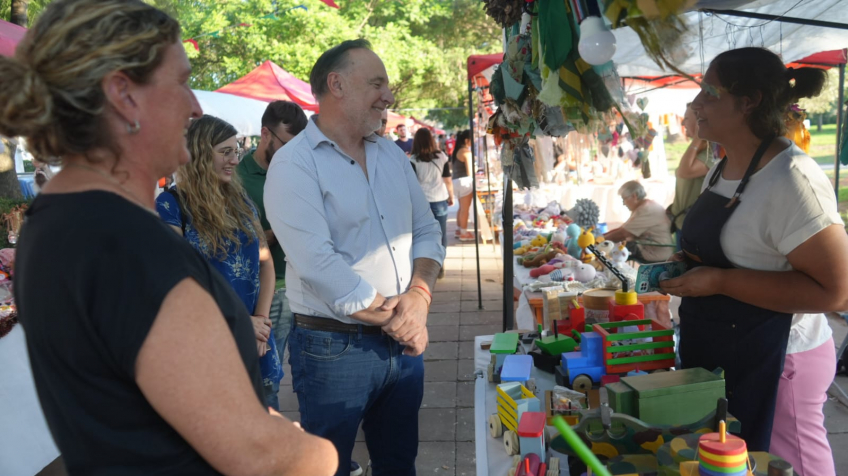 Villa María: Accastello recorrió la Feria Nuestras Manos