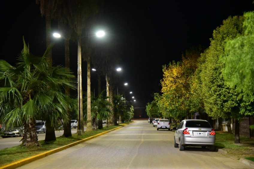Villa María: El intendente realizó el encendido de la nueva luminaria led de avenida El Palmar