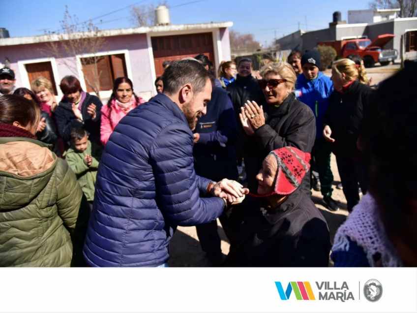 Villa María: En barrio Nicolás Avellaneda, el intendente recorrió el barrio y dialogó con los vecinos