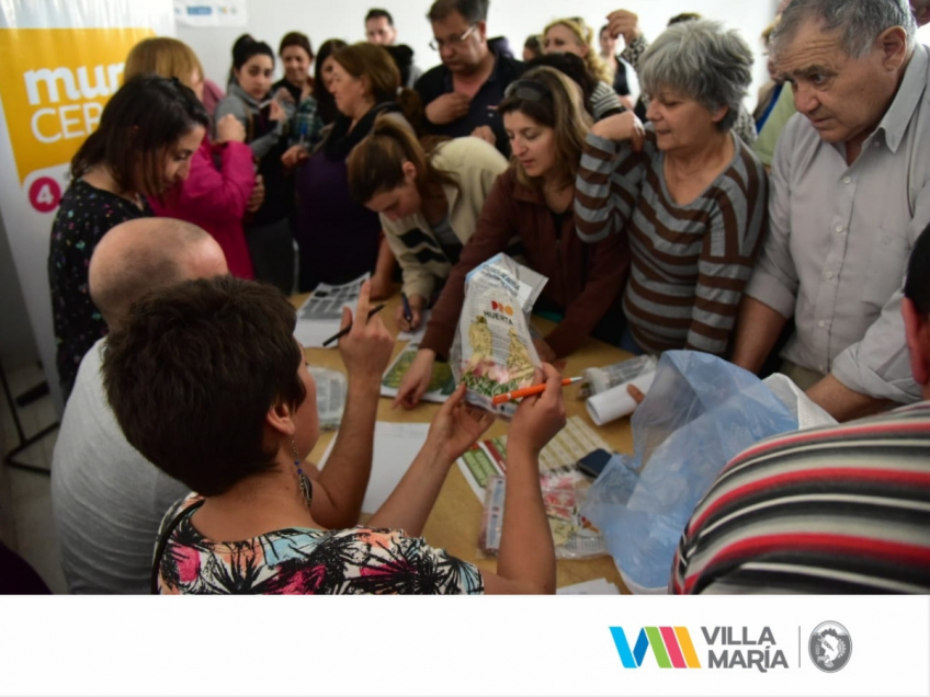 Villa María: El municipio y el INTA, a través de Prohuerta, entregaron 1.500 kits de semillas