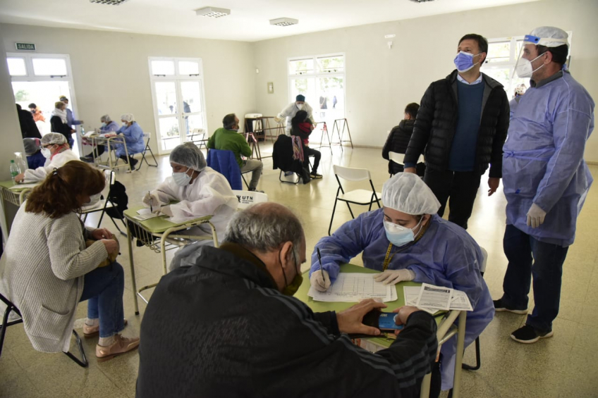 Villa María: Rosso recorrió el Centro de Vacunación de la UTN en donde se inmunizan a 2.700 personas este fin de semana