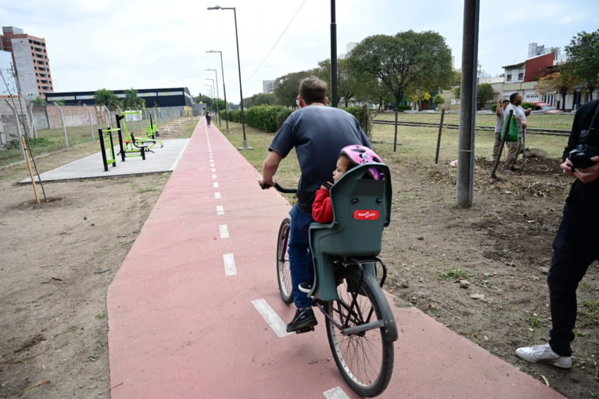 Villa María: En la Semana de la Movilidad Urbana Sustentable, el municipio entrega árboles a ciclistas