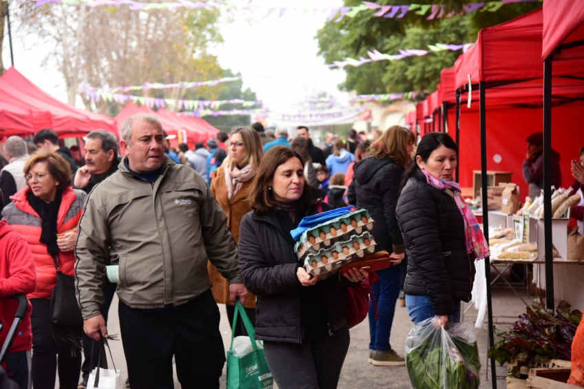 Villa María: La séptima Feria Franca acercó a los vecinos el queso cremoso a 210 pesos por kilo y bolsones verdes agroecológicos a 100 pesos