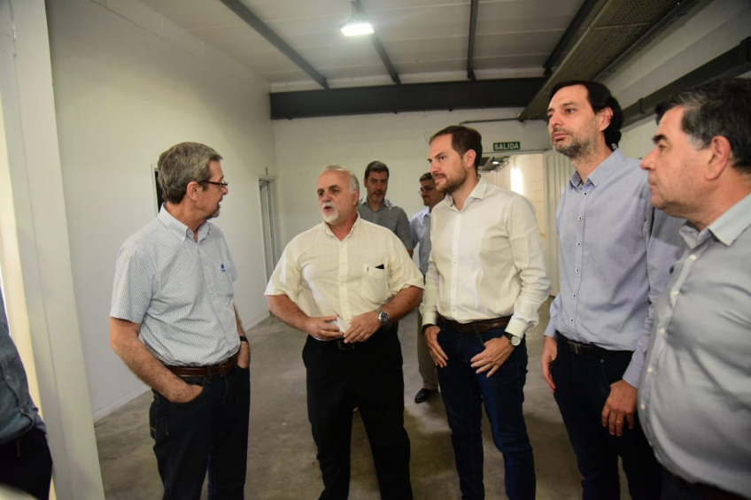 Villa María: El ministro Roberto Avalle entregó beneficios del régimen de Promoción Industrial a las firmas locales Envases Caraes y Alpha Química