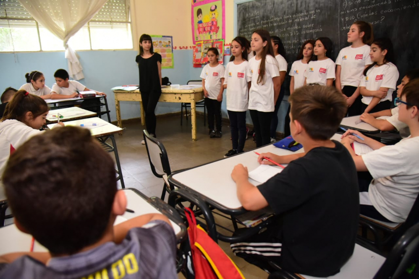 Villa María: Las niñas candidatas a la Intendencia  recorren todas las escuelas para exponer sus propuestas a los chicos de cuarto, quinto y sexto grado   