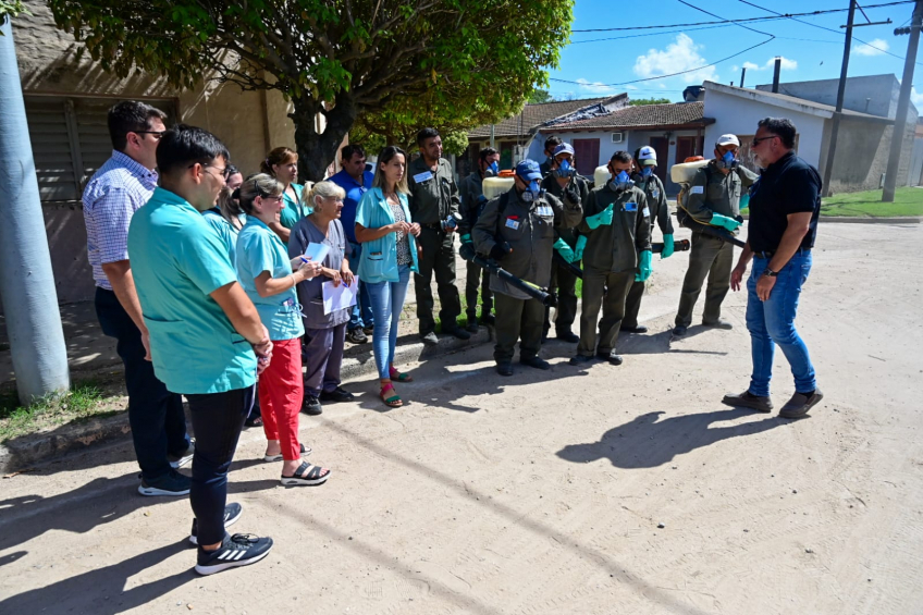 Villa María: Operativo contra el dengue: El Municipio fumiga el interior y exterior de viviendas en las zonas más afectadas