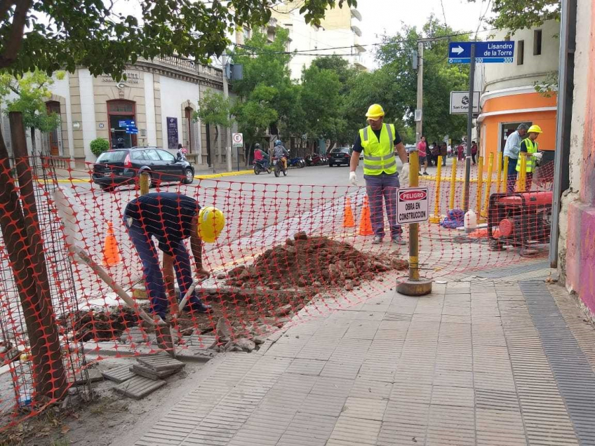 Villa María: Comenzó la construcción de las rampas de accesibilidad céntricas en la esquina de la Asistencia Pública