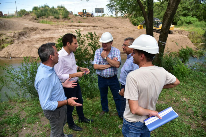 Villa María: Avanza la obra del nuevo puente con la construcción in situ de las vigas estructurales y las piezas de hormigón