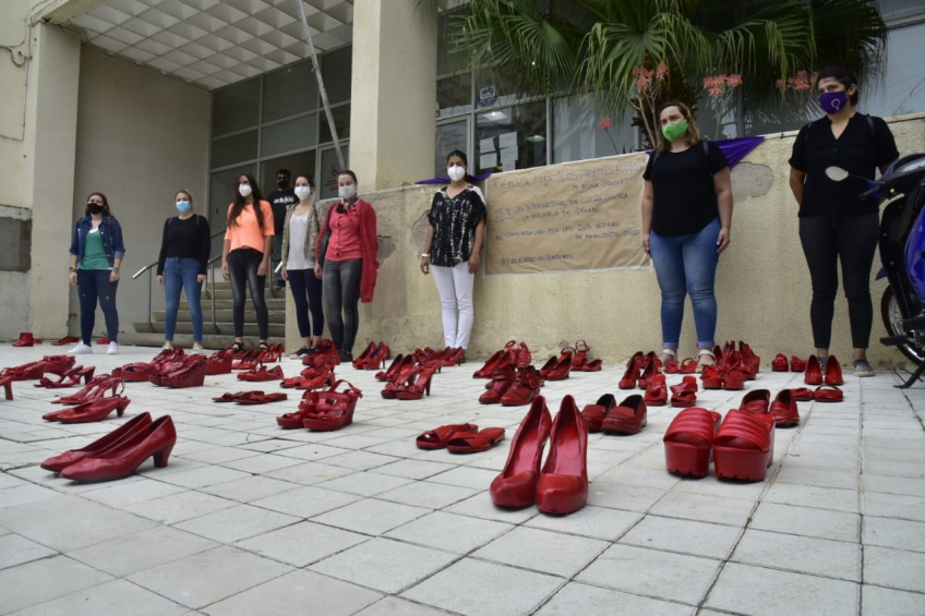 Villa María: Con una intervención artística, recordaron a las víctimas de femicidios
