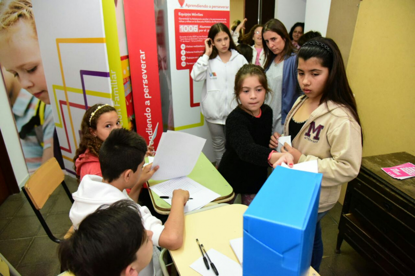 Villa María: Durante esta semana, los alumnos de cuarto, quinto y sexto grado escucharán las propuestas de las cinco duplas de candidatos