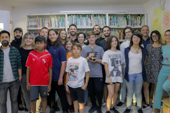 Villa María: Tecnoteca TV recibió la estuatilla del Martín Fierro Federal 2020 por la producción Cuenta Libros, realizada con niños y adolescentes