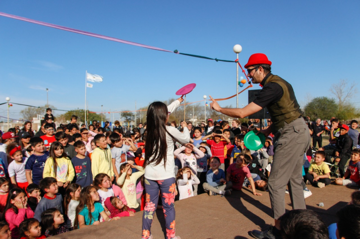 Villa María: Con circo, música y juegos, niños y niñas festejaron su día en barrio Los Olmos