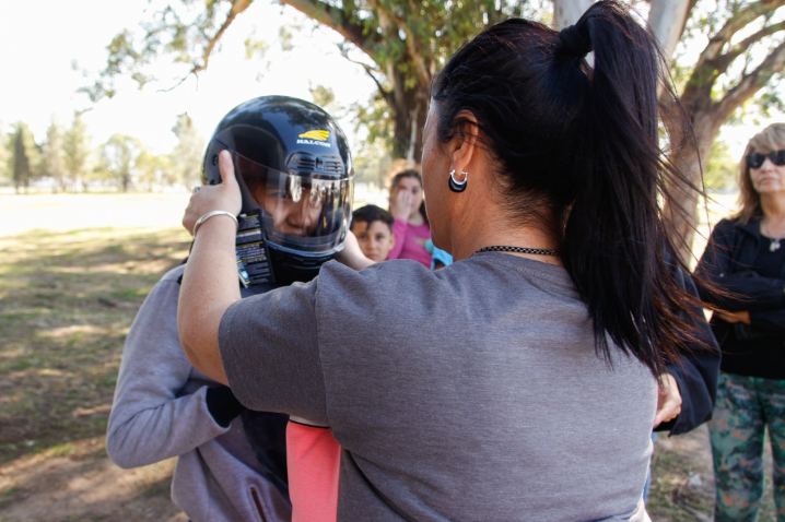 Villa María: Con entrega de cascos para motociclistas, el municipio celebra el Día de la Educación Vial